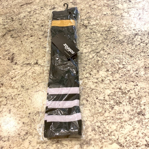 Long Socks 1 Pair Knee-High Striped Pattern Black & White Soccer Cute Anime - Picture 3 of 5